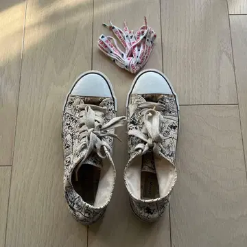 미키마우스 코믹 프린트 하이컷 스니커즈