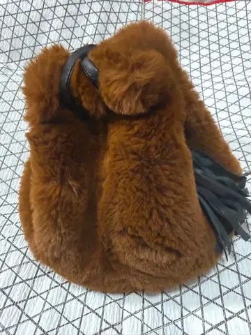 브라운 퍼 프린지 숄더백