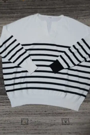 센소유니코 루쿠르카 스트라이프 니트