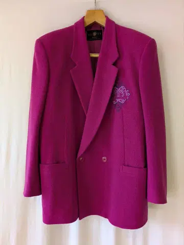 BBCO의 핑크 더블 브레스트 테일러드 자켓