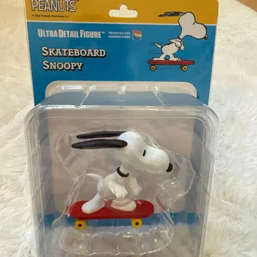 메디콤토이 PEANUTS 스케이트보드 스누피 피규어