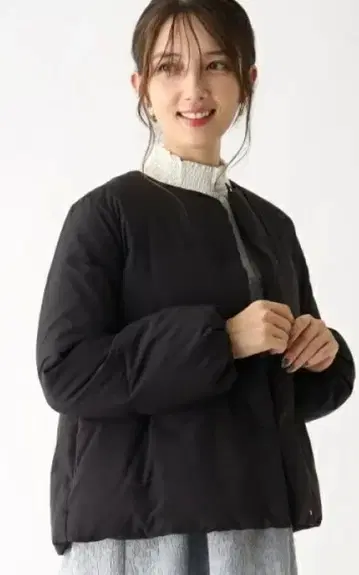 인덱스 KAWADA 다운 발수 노카라 페플럼 코트 블랙