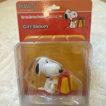 메디콤토이 스누피 PEANUTS Gift Snoopy 피규어
