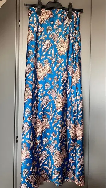 투모로우랜드 롱 스커트 파랑