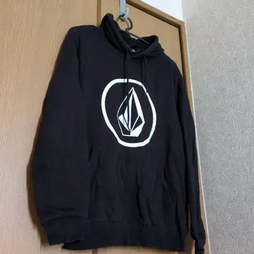 Volcom 블랙 후드티 S사이즈(해외)