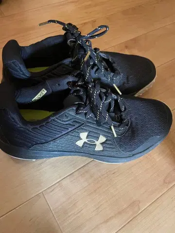 UNDER ARMOR 베이스볼 트레이닝 신발