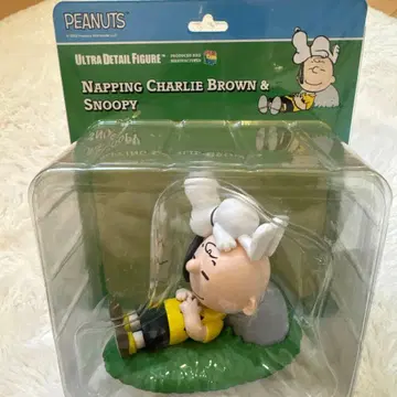 메디콤토이 PEANUTS 피규어 찰리 브라운 스누피
