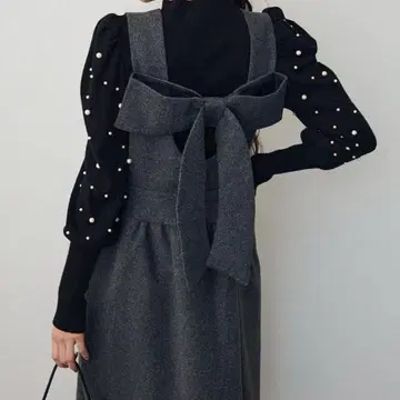 백리본 박스 실루엣 점프 스커트 그레이 Frene 같은 형태