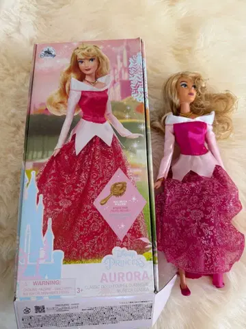 오로라 클래식 인형 핑크/빨간색