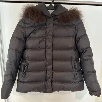 퍼 달린 다운 재킷