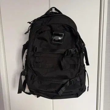 NEW ERA 블랙 백팩