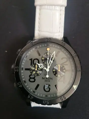 NIXON 크로노그래프 블랙 다이얼 200M 방수