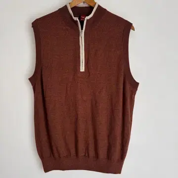 세련된 니트 베스트