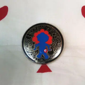 EXPO2025 미야쿠미야쿠 뒷모습 메탈 아트 캔뱃지