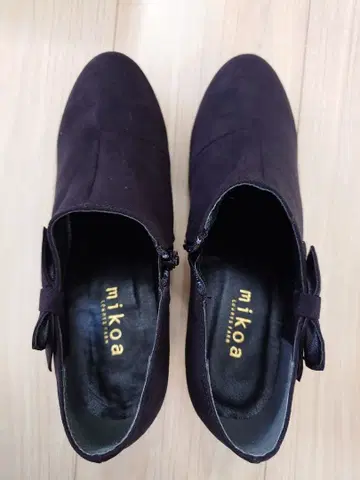 mikoa 리본 포함 블랙 하이힐 23.5cm~24cm 가격 협상 가능