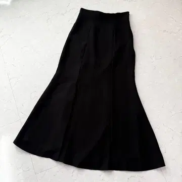 SNIDEL 심플 머메이드 스커트 블랙 2025년 제조