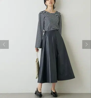 Whim Gazette(위무 가제트) 고급 레더 터치 플레어 스커트