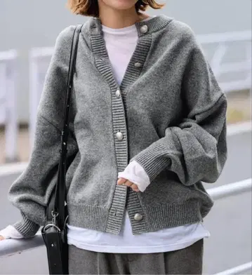 새상품급 프레임워크 메탈 버튼 2WAY 가디건