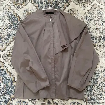 CYNICAL 비대칭 긴팔 블라우스 카키