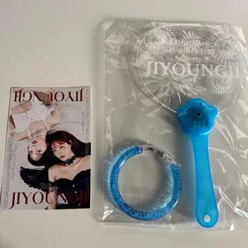 JIYOUNG 지용지 내장 특전 응원봉 세트