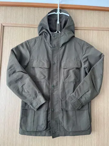 남성용 UNIQLO 아우터 후드 부착