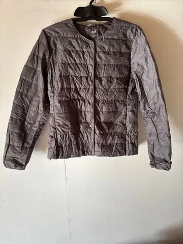 유니클로 울트라 라이트 다운 그레이 퀼팅 다운 자켓