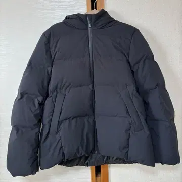 유니클로 심리스 다운 파카 M 블랙