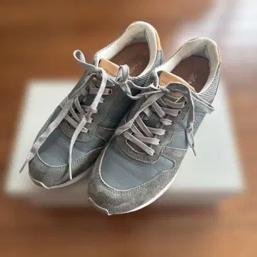 MID FOOT 그레이 스니커즈