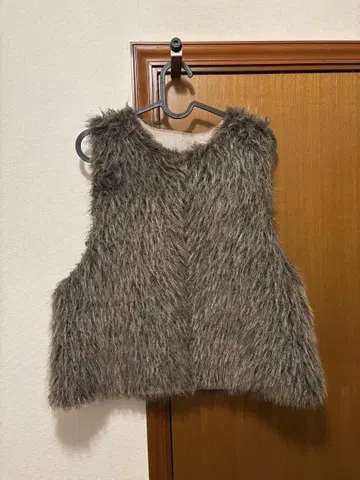 SHIPS 인조 모피 베스트