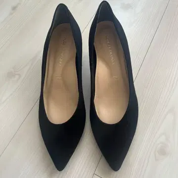 블랙 스웨이드 스틸레토 하이힐