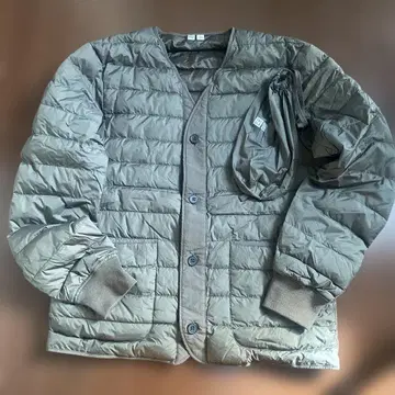 유니클로 유/올리브 그린 M 사이즈 다운