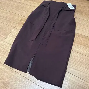 새상품 택 포함 노리즈 타이트 스커트 슬릿