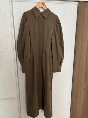 숄더 턱 원피스