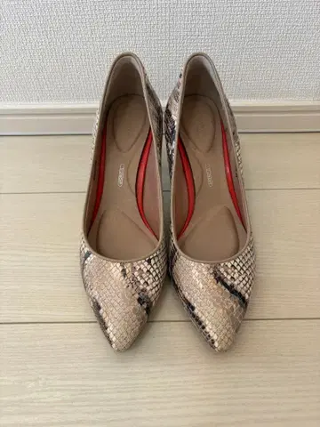 스네이크 패턴 ROCKPORT 하이힐