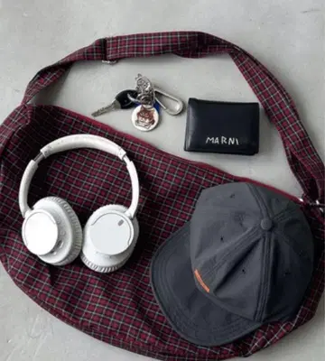 체크 무늬 숄더백