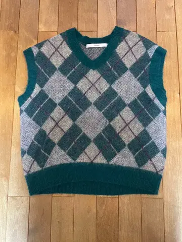[ 미사용 ] FRAMeWORK 그린 계열 아가일 무늬 니트 베스트