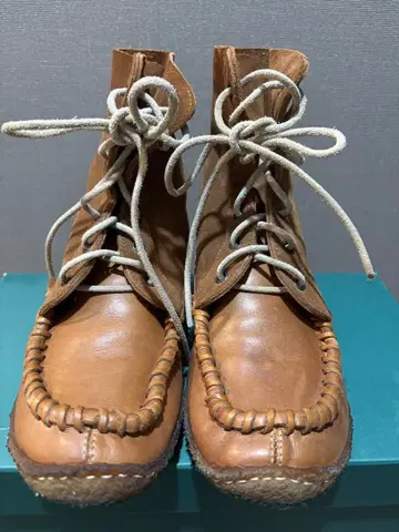 Punto Pigro 푸토 피그로*레이스업 가죽 부츠