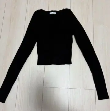 GYDA 브이넥 숏 기장 니트