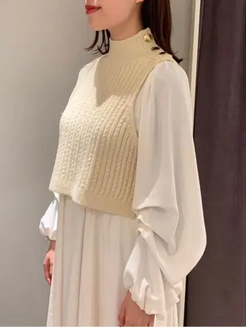 아이보리 리브 하이넥 상의