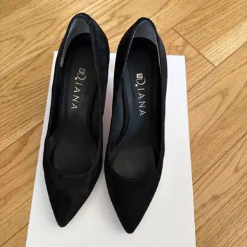 DIANA 블랙 스웨이드 펌프스 23G