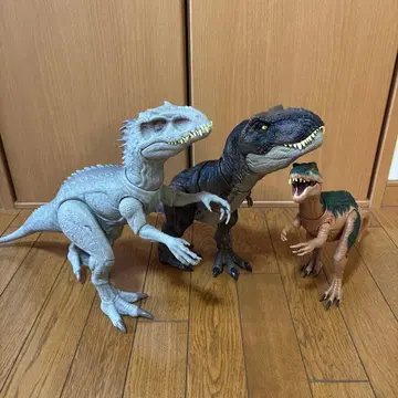 쥬라기 월드 피규어 바리오닉스 T렉스 인도미누스렉스