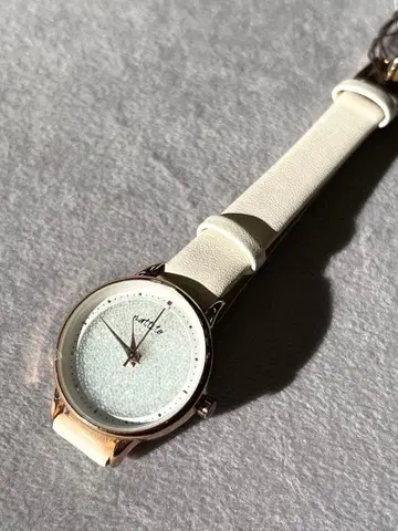 여성용 손목시계 반짝반짝 쿼츠 새상품 아이보리 골드 매장 재고