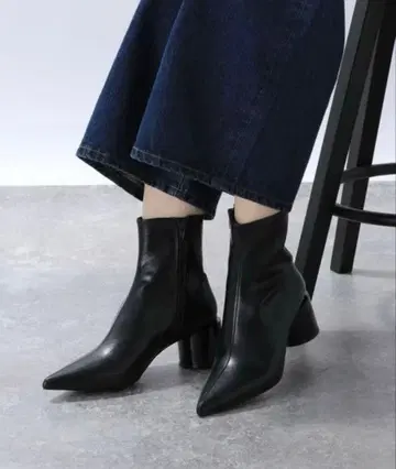 지나시스 블랙 스틸레토 앵클부츠 23~23.5