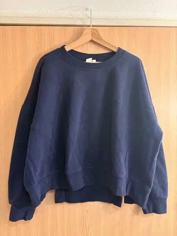 GAP 네이비 맨투맨