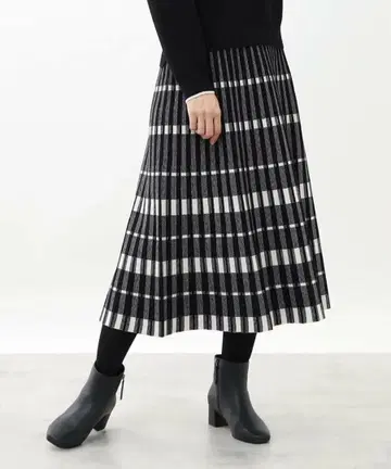 Reflect 체크 무늬 재규어 스커트