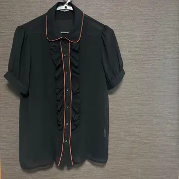 Sov. 프릴 장식 블랙 반팔 셔츠 38