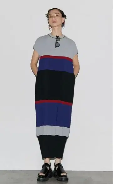 UN3D. 아쓰리드 멀티 보더 코쿤 니트 원피스 F