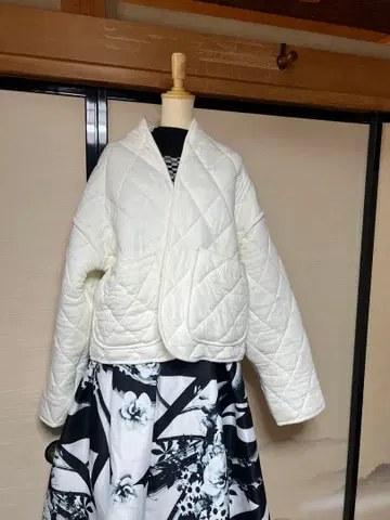 컨디션 최상 ZARAHOME 화이트 퀼팅 자켓 프리