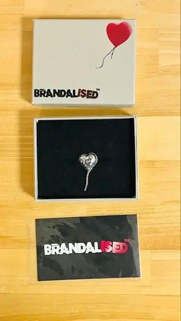 블란다라이즈드 뱅크시 귀걸이