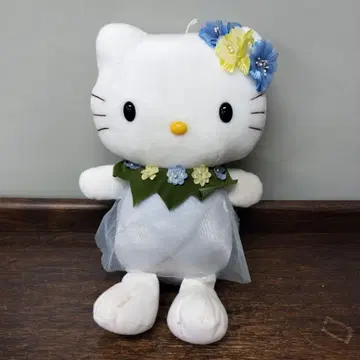 헬로키티 봉제 인형 드레스 포함